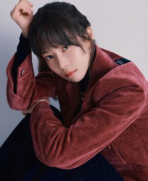 Ha Da-in Instagram - CHAEnewyork @chae_newyork 
#채뉴욕 

photographer_ 이나일
make-up_ 김보라 
hair_ 김재하 
stylist_ 탄은지
fashionfilm director_ 양현우 
gaffer_ 최범석(fashionfilm), 박영민(photo)
brand_ 채뉴욕 유채윤, 이마리