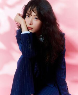 Ha Da-in Instagram - CHAEnewyork @chae_newyork 
#채뉴욕 

photographer_ 이나일
make-up_ 김보라 
hair_ 김재하 
stylist_ 탄은지
fashionfilm director_ 양현우 
gaffer_ 최범석(fashionfilm), 박영민(photo)
brand_ 채뉴욕 유채윤, 이마리