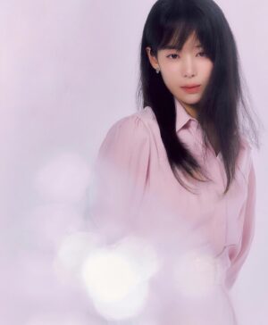 Ha Da-in Instagram - CHAEnewyork @chae_newyork 
#채뉴욕 

photographer_ 이나일
make-up_ 김보라 
hair_ 김재하 
stylist_ 탄은지
fashionfilm director_ 양현우 
gaffer_ 최범석(fashionfilm), 박영민(photo)
brand_ 채뉴욕 유채윤, 이마리