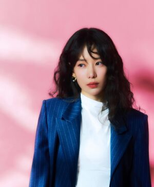 Ha Da-in Instagram - CHAEnewyork @chae_newyork 
#채뉴욕 

photographer_ 이나일
make-up_ 김보라 
hair_ 김재하 
stylist_ 탄은지
fashionfilm director_ 양현우 
gaffer_ 최범석(fashionfilm), 박영민(photo)
brand_ 채뉴욕 유채윤, 이마리