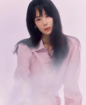 Ha Da-in Instagram - CHAEnewyork @chae_newyork 
#채뉴욕 

photographer_ 이나일
make-up_ 김보라 
hair_ 김재하 
stylist_ 탄은지
fashionfilm director_ 양현우 
gaffer_ 최범석(fashionfilm), 박영민(photo)
brand_ 채뉴욕 유채윤, 이마리