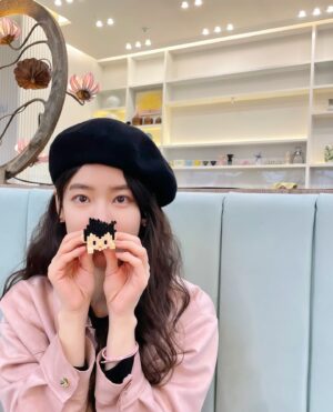 Ha Da-in Instagram - ✈️singapore... atom🎁💌
🙏🏻
