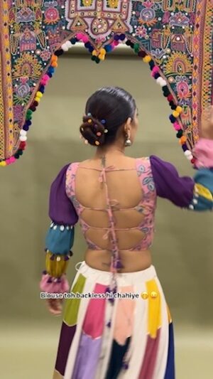 Hemanshii Ruparel Instagram - Blouse toh backless hi chahiye 😛🤭

#backlessdress #blacklessblouse #kachhiwork #gamthiwork #chaniyacholi #chaniyacholicollection #prachipatel #lastestfashion #navratrivibes #navratricollection #navratrichaniyacholi #garbanight #countdown #hairbun #style #hairdotutorials
