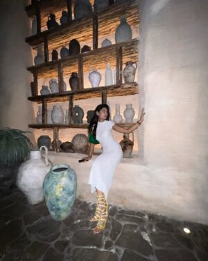 Hemanshii Ruparel Instagram - ⏳🤍🥂

#whitedress #photooftheweek #lacedress #instadaily #curvygirl #curvesgotright #hourglass #caves #bodyfit #exploretocreate #fypinstagram