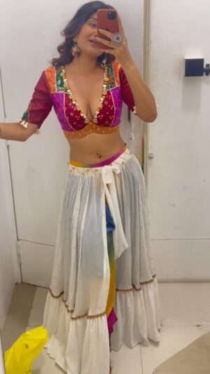 Hemanshii Ruparel Instagram - OG❤️⭐️

#nostalgia #trendingaudio #telugusongs #teluguactress #southindianfashion #indowestern #fusion @_nostalgicsongs #oldschool