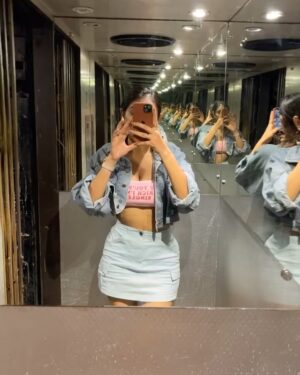Hemanshii Ruparel Instagram - Yah you read it right 💕

#newpost #richierich #lookoftheday #miniskirt #denimstyle #denimondenim #kneehighboots #instagramer #fashiongram #style #igdaily