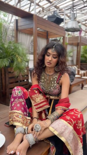 Hemanshii Ruparel Instagram - Aavi gai tamari jhamkudi ♠️
@mannslegacy 
Jewellery by @culture_signature_jalpathakkar ♥️
Makeup and hair by @makeup_by_hetsony 
 
Location- @truetrammtrunk @puneetgidwani 
#chaniyacholi #navratri #lehengacholi #lehenga #ghaghracholi #ethnicwear #garba #navratrichaniyacholi #designerlehenga #choli #indianwear #navratrispecial #kurtis #lengha #navratricollection #lehengas #designerblouse #indianfashion #ghaghra #mehendicollection #saree #lehengagoals #traditional #onlineshopping #lehengablouse  #desifashion #banjaran #banjaranecklace