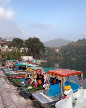Hemanshii Ruparel Instagram - Pyaar ki kashti mein ❤️

#nainital #cityoflakes #uttrakhand #naturalbeauty #nature #nanitaldiaries #boating #pyaarkikashtimein