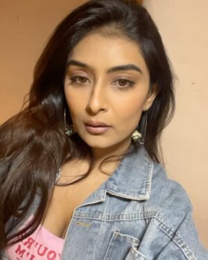 Hemanshii Ruparel Instagram - Yah you read it right 💕

#newpost #richierich #lookoftheday #miniskirt #denimstyle #denimondenim #kneehighboots #instagramer #fashiongram #style #igdaily