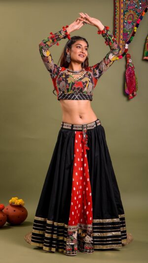 Hemanshii Ruparel Instagram - Mari chaniya  choli ayeeee🖤❤️🖤
@jigrra 

#chaniyacholis #newcollection #chaniyacholicollection #navratrispecial #navratri #garbanight #garba2024 
#traditionalwear #styleinspiration #navrati2024 
#grwm #festivecollection #festivevibes #reelsinstagram #reelsviral #trendingsongs