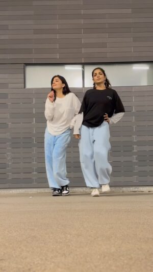 Iman Esmail Instagram - ✨Deewana Hai Dekho ✨

song cover by: @the9teen__ 
dancers 👯‍♀️: @imanvi1013 @eshhpat 
dc: @eshhpat
