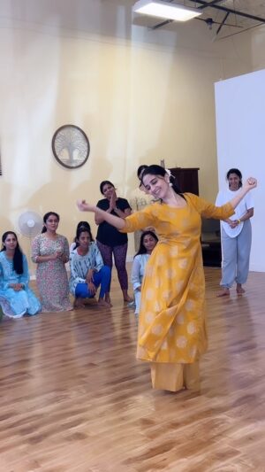 Iman Esmail Instagram - A little snippet of Oh Rey Chhori in the Bay Area ✨🫶🏽 

Had so much fun creating this piece! Something about this song just makes me so happy. It’s conversational, it’s playful, and it’s nostalgic ✨ Can’t wait to bring this piece to other cities ♥️

What song do you want to see me choreograph to next?  Let me know in the comments!