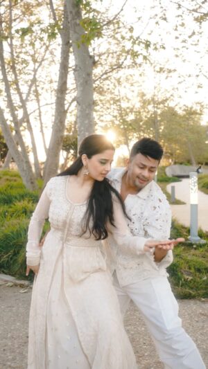 Iman Esmail Instagram - #chorikiyarejiya ft. @iman1013 🔥

#awezdarbarchoreography #bollywood #vibes 

Awez’s outfit @azmaafashion 

Iman’s outfit @frontierheritage 

🎥 @adityabhansali_ #BhAw

#dancewithawez #la #reels