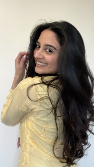 Iman Esmail Instagram - Felt cute, may delete later 🙈

fit: mamas closet 💛
