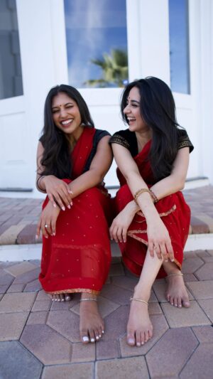 Iman Esmail Instagram - ✨Kurchi Madathapetti✨

choreo/dancers: @imanvi1013 @nidhi.reddy.k 
🎥: @redllama.media
Outfits; @frontierheritage ❤️