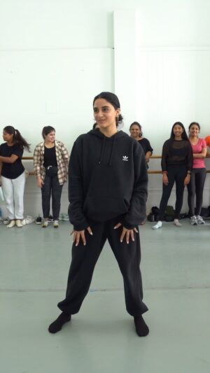 Iman Esmail Instagram - ✨HAULE HAULE in SF✨

Choreography: me 💁🏽‍♀️
🎥: @honnafzal