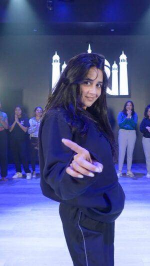 Iman Esmail Instagram - For my first workshop of the year, you all voted that I teach to Pasoori! This piece was so much fun to choreograph 💃🏻 Drop your song suggestions in the comments for my upcoming workshop this month! (more details coming soon!)
🎵: @alisethiofficial @shaegilll