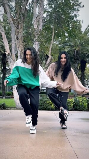 Iman Esmail Instagram - Back at it with @iman1013 🥰💃🏽

Choreo: @harshkumarofficiall 

#bollywood #dance #dumdummasthai