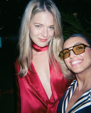 India de Beaufort Instagram - Sweet @mollybsims hosted an old Hollywood Pajama Party in Beverly Hills for @ysebeauty. @thisiskateminer and I made a date night out of it. Cocktails in @petiteplume silk sleepwear, chocolates, skin care, feather mules all over the place, ab fab fun. It was light and merry and much needed for these two Mumma’s. I then came home and switched out my dogs pee pad and did some laundry and worked for a couple hours before deciding to cut myself a bob in the bathroom at 12:30am. Life, nonsense, life, fun, nonsense, impromptu self hair cut, nonsense. Life. Love. Balance♥️
