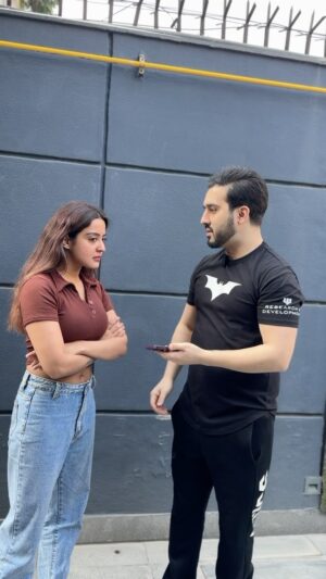Insha Ghai Instagram - Ye aadat se majboor hai, par aap nahi🤣
#bornoninstagram #feelitreelit #funnyreel #funnyvideos #funnymemes #meme #couplegoals #couplesgoals #comedy #couplereels #funny #funnycouples