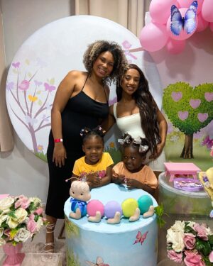 Isadora Salles Instagram - Filha o dia de ontem trouxe muitas alegrias e aprendizados pra mamãe 💖🤰🏽
Quero que cresça se sentindo amada assim como eu me sinto , que entenda o sabor de uma alegria quando é compartilhada se torna mais especial e memorável .
Muitos podem estar com você mas ao longo da caminhada você passa a perceber quem é por você !
Quero agradecer imensamente aos familiares e amigos que estão caminhando comigo e me proporcionando as melhores recordações da minha vida.
Sua família te ama muito filha 💖
O mundo é o colo da mamãe te espera Garotinha 🥹🫶🏾

Bolo @mr_candys