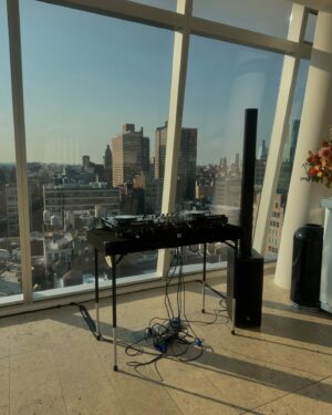 Isan Elba Instagram - Last week w/ @vogue_club @voguemagazine spinning their NYFW kick off event :) 

thanks for having me 🎵