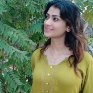 Ishita Vyas Instagram - Live in the freshness of present moment ❤️#happiness #goodbless