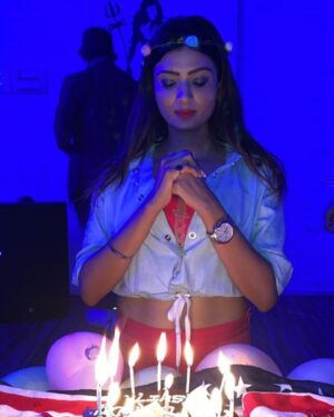 Ishita Vyas Instagram - I would like to thank all my family ,friends , fans and  well wishers for their wonderful birthday wishes! All of u will remain in my heart ❤️ and how special you  all made me feel.
Thanking you all from the bottom of my heart ❤️.