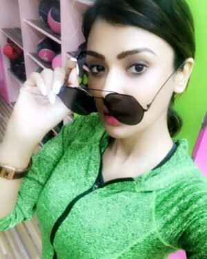 Ishita Vyas Instagram - 🦋🦋🌺