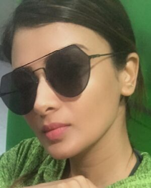 Ishita Vyas Instagram - 🦋🦋🌺