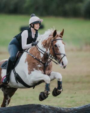 Jade Affleck Instagram - Episode 5 of the Mochara All Star Academy is on H&C  Now!! This was probably my favourite lesson of the week and it was certainly Eddies too! 🥰Its not every day you get a cross country lesson with @laura_collett 🙈🦄