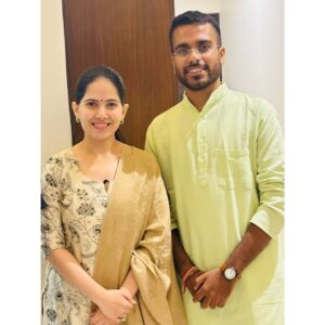 Jaya Kishori Instagram - वर्तमान के अच्छे मित्र भूतकाल के सद्कर्मों का ही परिणाम होते है…किन्तु …मित्रता करना उतना ही आसान है, जितना मिट्टी पर मिट्टी से मिट्टी लिखना...परंतु मित्रता निभानी उतनी ही कठिन है, जितना पानी पर पानी से पानी लिखना..... इसके साथ ही एक महत्वपूर्ण बात… ज़िंदगी का दूसरा नाम परिवर्तन है ! अब चाहे वो परिवर्तन आपमें हो, आपके रिश्तों में हो, आपके काम में हो या संसार में हो उसे अपनाना सीखें जीवन आनंदित हो जाएगा ।चलिए इसी बात पे सब बोलिए “जय श्री कृष्ण” 🙏🕉️🚩 #pic #picture #picoftheday #mitr #krishna #hinduism #geeta #insta #instagram #newpost