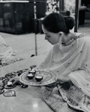 Jaya Kishori Instagram - आप सभी को दिवाली की बहुत बहुत शुभकामनाएँ 🪔

माँ लक्ष्मी का आप सभी के घरों में भंडार हो 🙌🏻🙏🏻😇

#jayakishori #shubhdeepawali #happydiwali #jaishriram #indianfestival #celebration #blessings #love