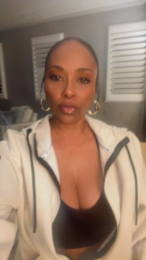 Jazsmin Lewis Instagram - I’m can’t wait to feel better everyone. I’m on the mend though….. I thought I would drop off a little something until then 😉