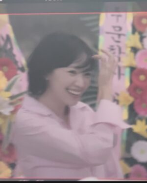 Jeon Hye-jin Instagram - 맹수아 모먼트.  많이 좋아했네 나.

#사랑은외나무다리에서