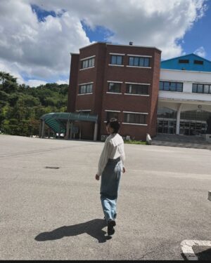 Jeon Hye-jin Instagram - 맹수아 모먼트.  많이 좋아했네 나.

#사랑은외나무다리에서