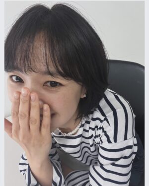 Jeon Hye-jin Instagram - 맹수아 모먼트.  많이 좋아했네 나.

#사랑은외나무다리에서