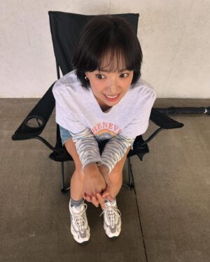 Jeon Hye-jin Instagram - 뻥 차인 날 날씨는 맑았네☀

#Tvn #9:20 #사외다
