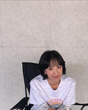 Jeon Hye-jin Instagram - 뻥 차인 날 날씨는 맑았네☀

#Tvn #9:20 #사외다