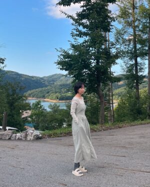 Jeon Hye-jin Instagram - 뻥 차인 날 날씨는 맑았네☀

#Tvn #9:20 #사외다