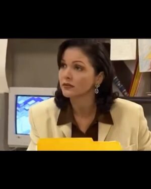 Jessica Cerezo Instagram - #tbt Telenovela @caritapintada @rctv #2000 está fue mi segunda telenovela como la mejor amiga de la protagonista #catherinecorreia con un personaje característico #genesis una niña mística creyente del poder de las piedras y del aura , la energía! Fue un gran reto actoral donde pude trabajar con un elenco increíble @nachohuett @elluzperaza @soyjaviervidalpradas entre otras grandes estrellas de la televisión #venezolana! #recuerdos #actriz #venezuela