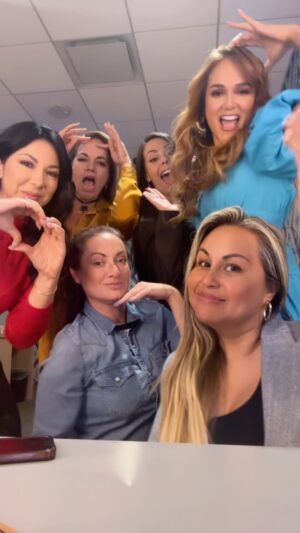 Jessica Cerezo Instagram - HOY DÍA @hoydia @telemundo @shakira
Se pasa rico soltera?.
.
#shakira #soltera #bts #prlife #shakirachallenge