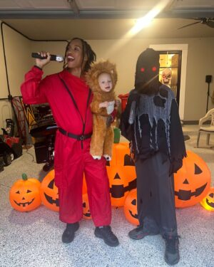 Jessica McDonald Instagram - #MayBaby 👶🏼
#Halloween
#RihannaSB2023
#3