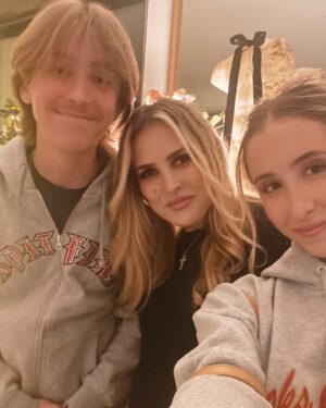 Jillian Warry Barberie Instagram - Movie Night with the loves of my life! ❤️❤️🍿🎬✨