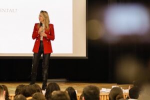 Joana Amaral Dias Instagram - Adoro pisar o palco 🎤 📹 nota-se, não é? ☺️
Conferências, palestras, moderação  para instituições e empresas PF contactar 👇🏼
Cortexfrontal@gmail.com
.
.
📸chapas @pedroleite13
#conferencia #palestra
