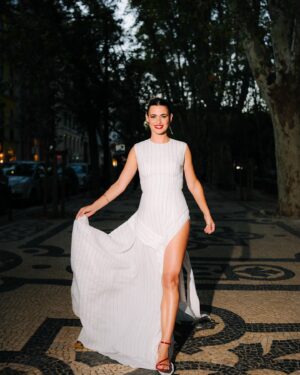 Joana Santos Instagram - ✨GLOBOS DE OURO 2024✨

Styling: @sergio.onzestylist
Vestido: @luiscarvalhoofficial 
Joias: @beatrizjardinha
Sapatos: @aldo_shoes 
Makeup e cabelo: @catiabolota 
Fotos: @davidoliveira.raw 
 @ohotelhotel 
@elite_lisbon @carla_quelhas @mariainesgms @sarafsant0s 

Obrigada ❤️

Foi bonita a noite! @globosdeouro @sicoficial