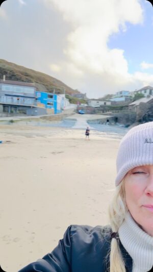 Joely Richardson Instagram - Sea respite. Day trip. 1 day away can make such a difference. Silence, simplicity. Sun or no, Sunday, favourite day. Go on, go away, 1 day? #sea #sunday