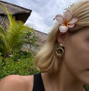 Julia Crane Instagram - Trop tard pour y penser 💤🌺
