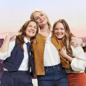 Justine Lupe Instagram - Goodness in the midst of bleakness- appropriately bookended by the queen of sunshine @drewbarrymore💛☀️