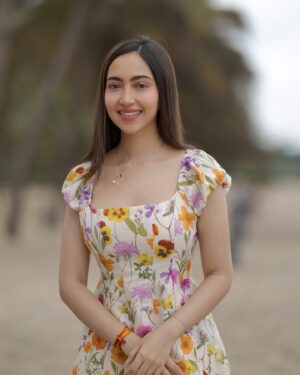 Kaashvi Hiranandani Instagram - how hot is it in your city rn? 🥵🌼 #kaashplays 
.
.
.
.
.
.
.
#explore #beach #s8ul #bgmi #summer #goa